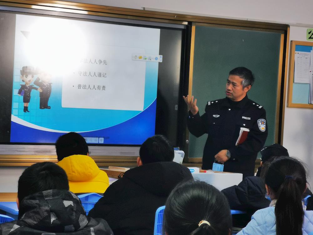 田警官(1).jpg