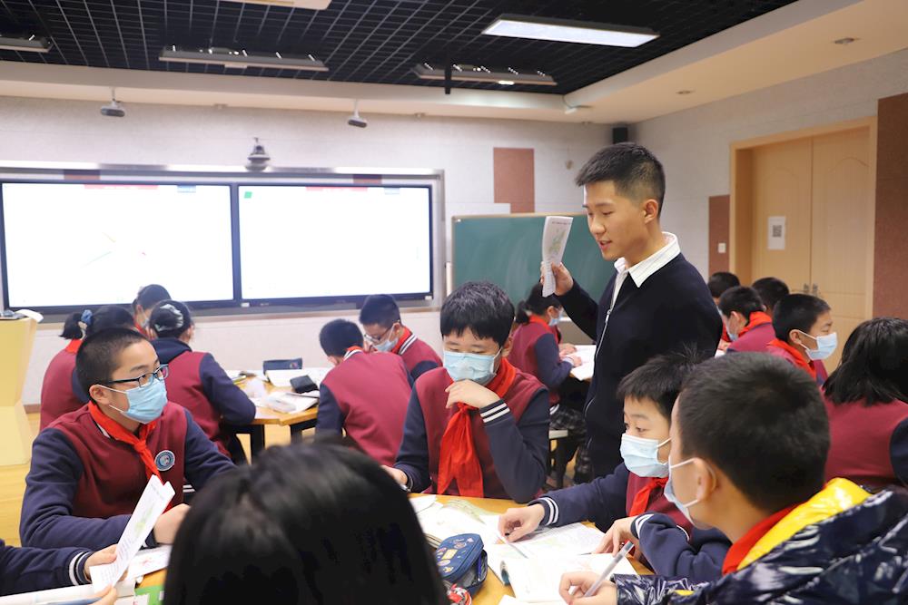 董浩捷上课2_看图王.jpg