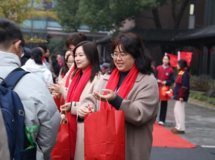 灵蛇舞动青云志 少年向光赴山海 ——记西附初中2024-2025学年第二学期返校日