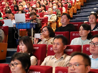 登高暖星河，家校暖长情——记西附初中初三年级家长学校活动